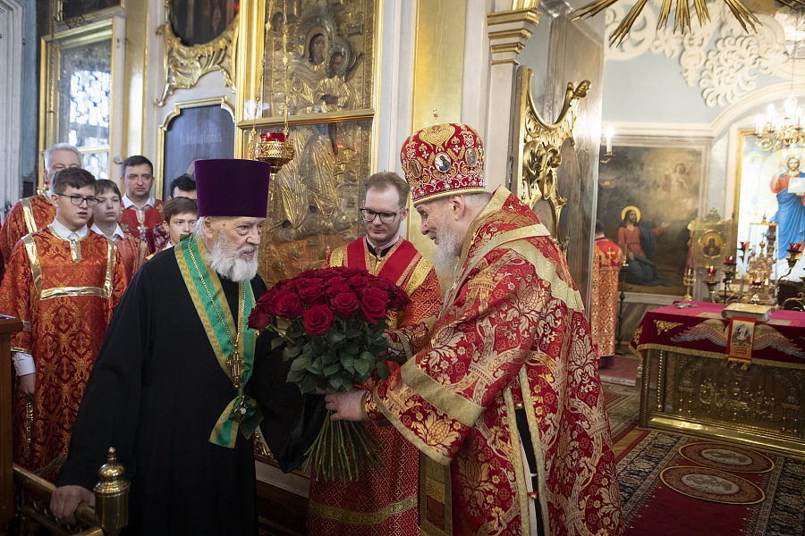 Архиерейское богослужение в Николо-Архангельском храме Балашихи